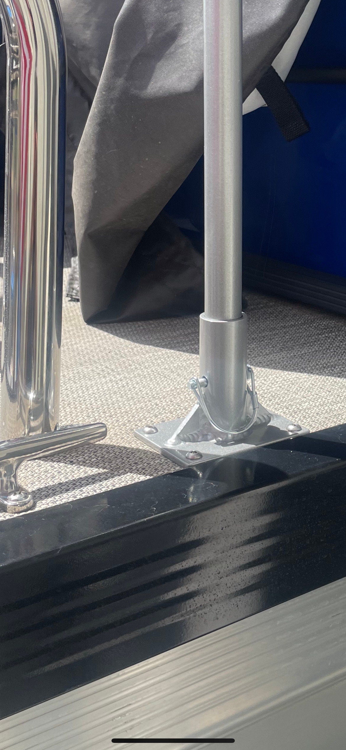 Flagpole & (Universal) Mounts for Pontoon & Fiberglass Hulls