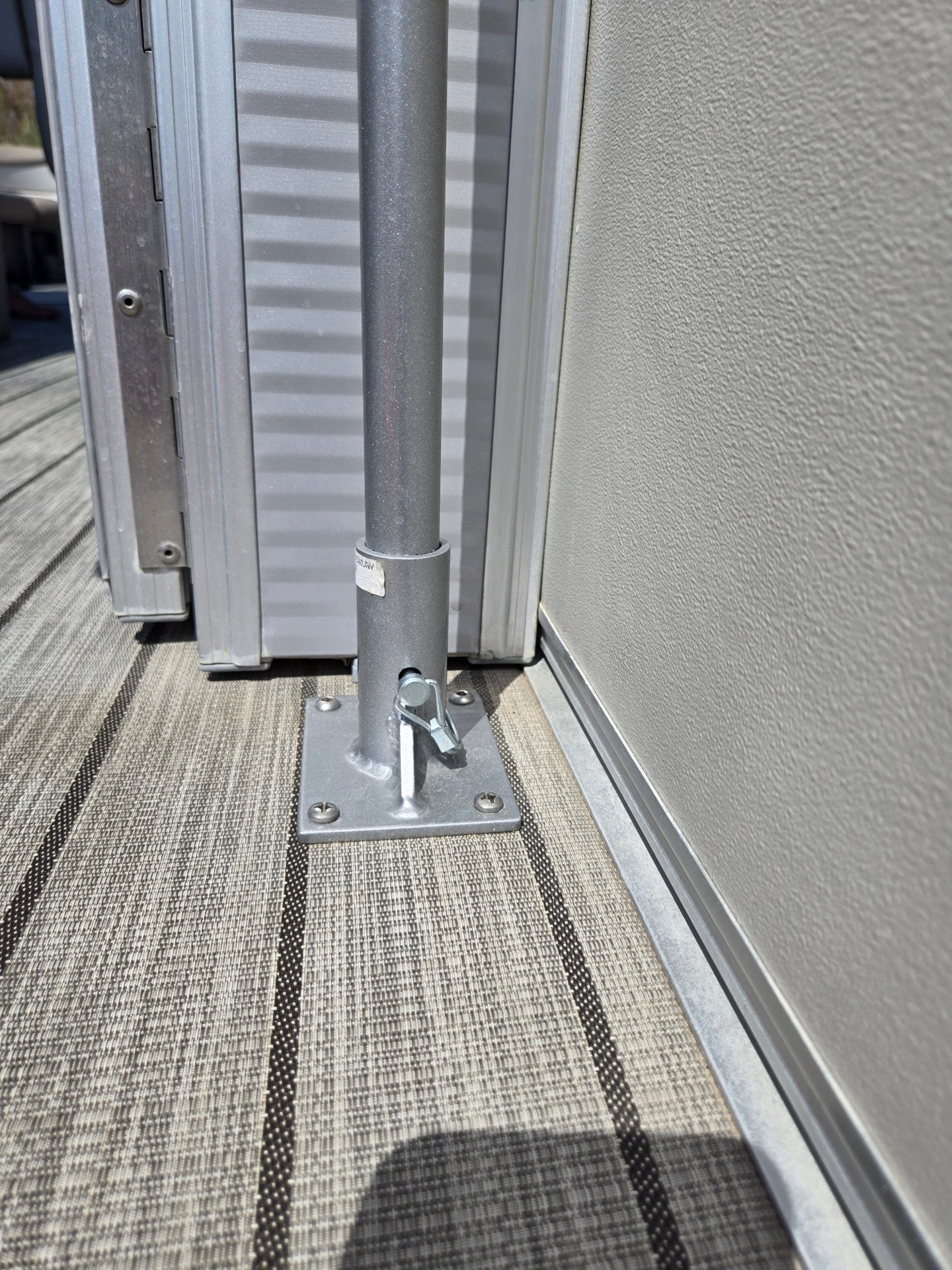 Boat Flagpole and Universal Mount for Pontoons